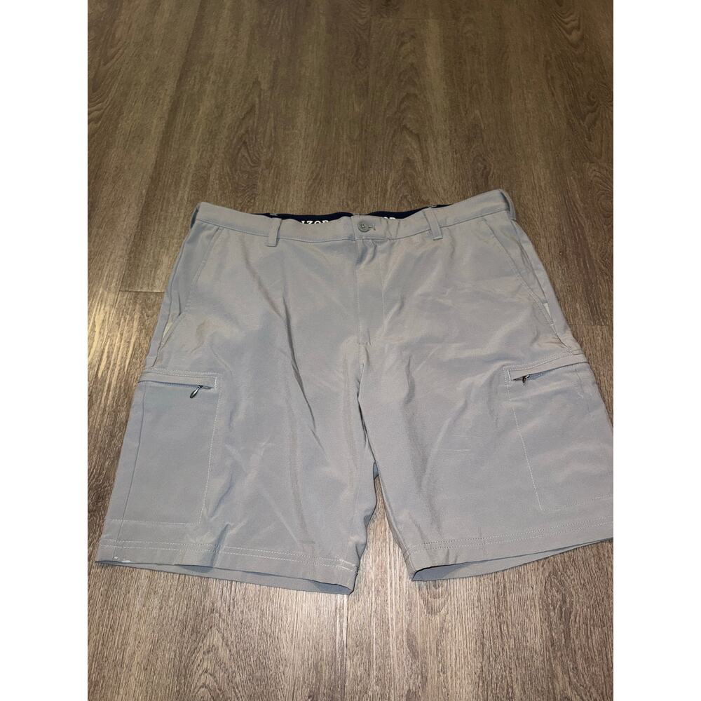 IZOD - 9.5-in. Golf Swingflex Cargo Shorts - Grey, 38
